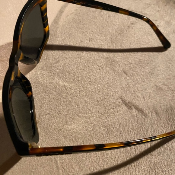 Coach women’s  Sunglasses - Picture 5 of 5
